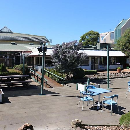 Equestrian Hotel Christchurch Buitenkant foto