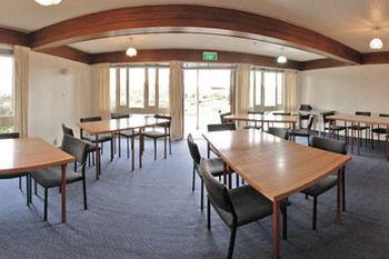 Equestrian Hotel Christchurch Buitenkant foto