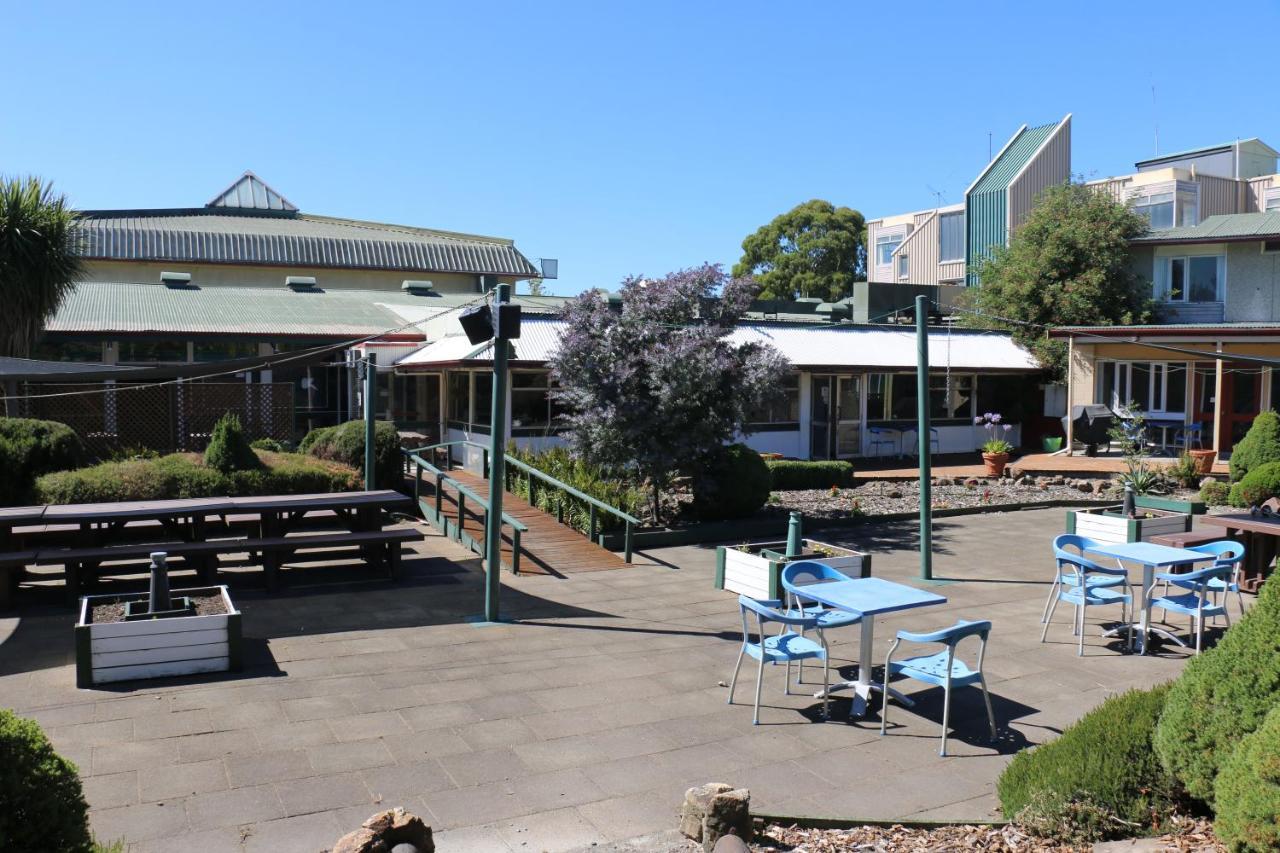 Equestrian Hotel Christchurch Buitenkant foto